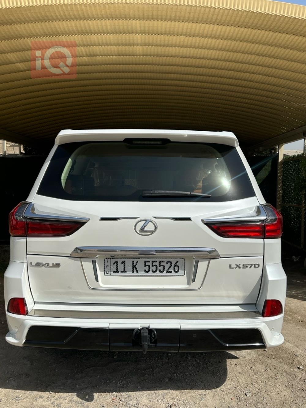 لێکزس LX